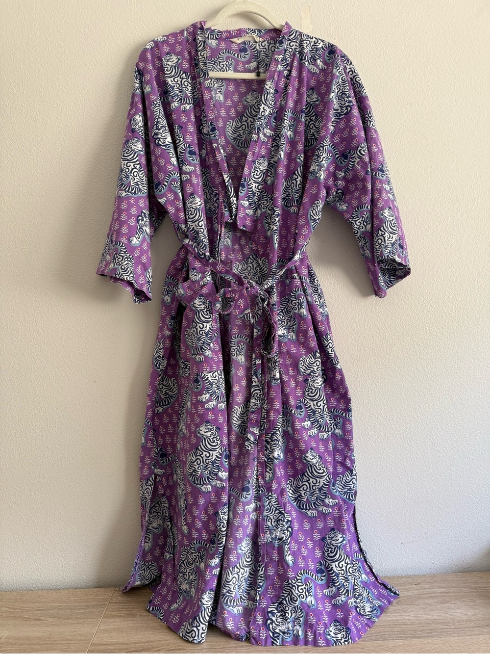 PRINTFRESH Tiger Queen Robe size Small/medium in violet - Picture 4 of 9